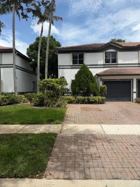 2440 NW 99th Way Sunrise, FL 33322