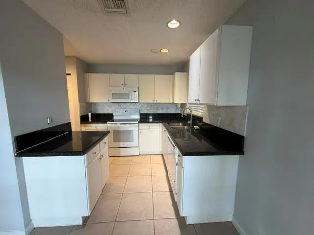 2440 NW 99th Way Sunrise, FL 33322