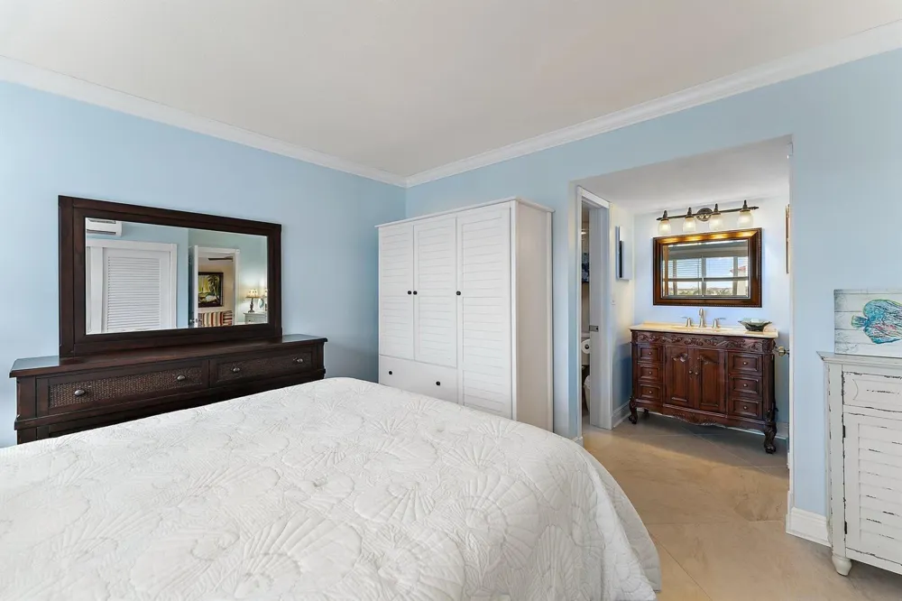 33 S Ocean Avenue #502 Palm Beach Shores, FL 33404