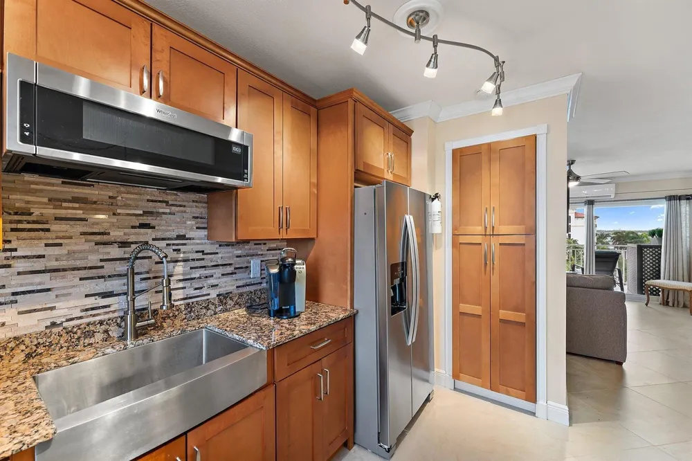 33 S Ocean Avenue #502 Palm Beach Shores, FL 33404