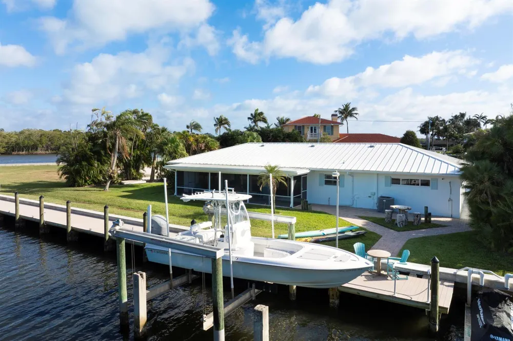 8585 SE Palm Street Hobe Sound, FL 33455