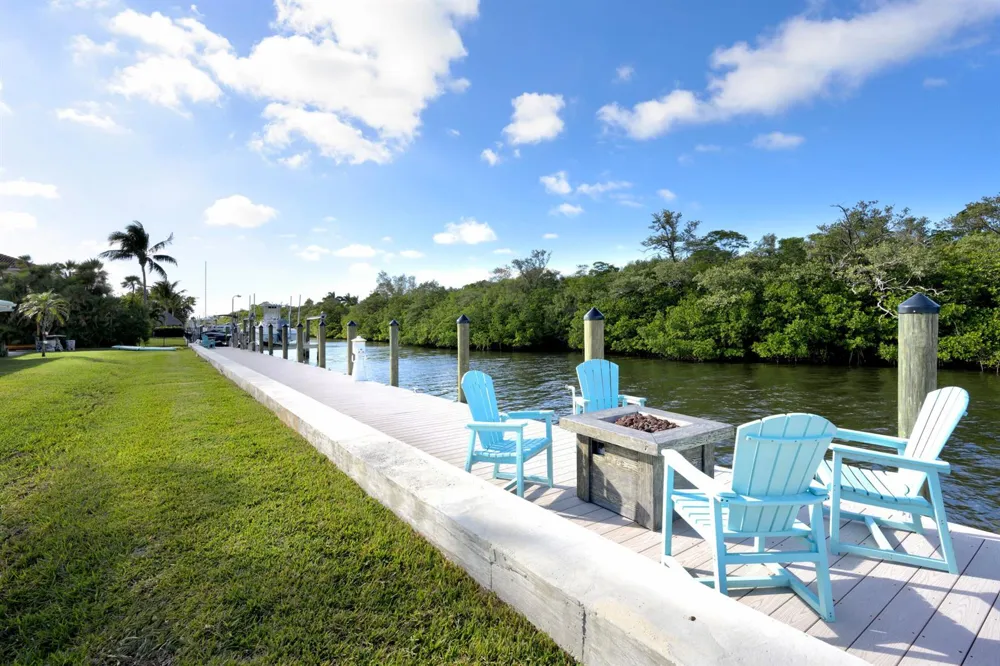 8585 SE Palm Street Hobe Sound, FL 33455