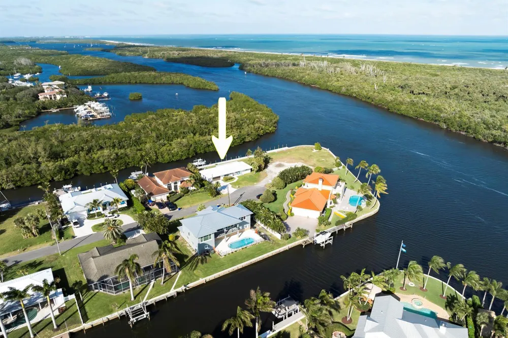 8585 SE Palm Street Hobe Sound, FL 33455