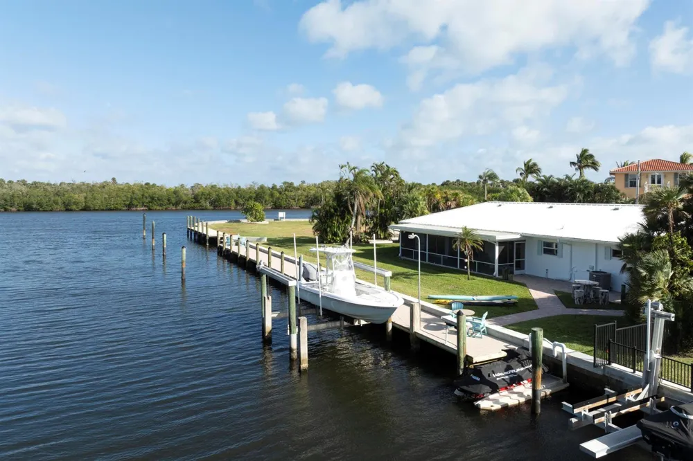 8585 SE Palm Street Hobe Sound, FL 33455