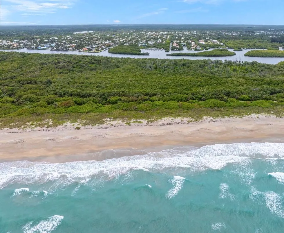 8585 SE Palm Street Hobe Sound, FL 33455