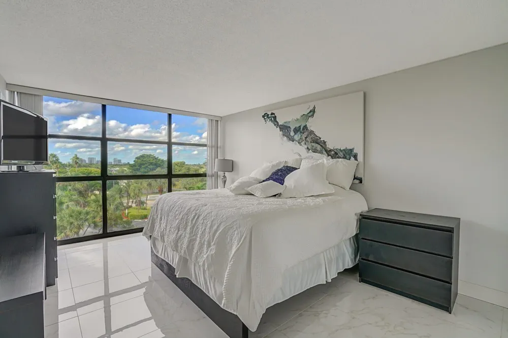 600 Parkview Drive #531 Hallandale Beach, FL 33009