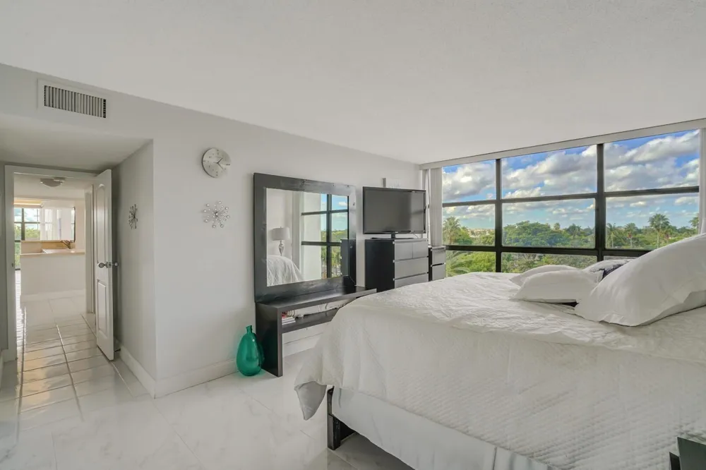 600 Parkview Drive #531 Hallandale Beach, FL 33009
