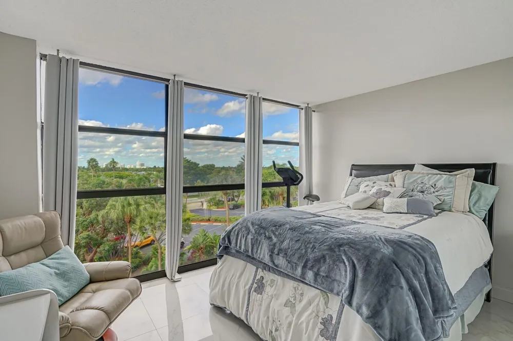 600 Parkview Drive #531 Hallandale Beach, FL 33009