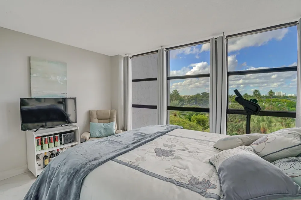 600 Parkview Drive #531 Hallandale Beach, FL 33009