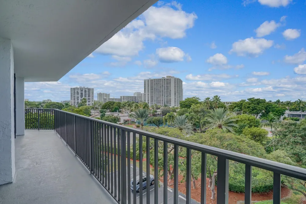 600 Parkview Drive #531 Hallandale Beach, FL 33009