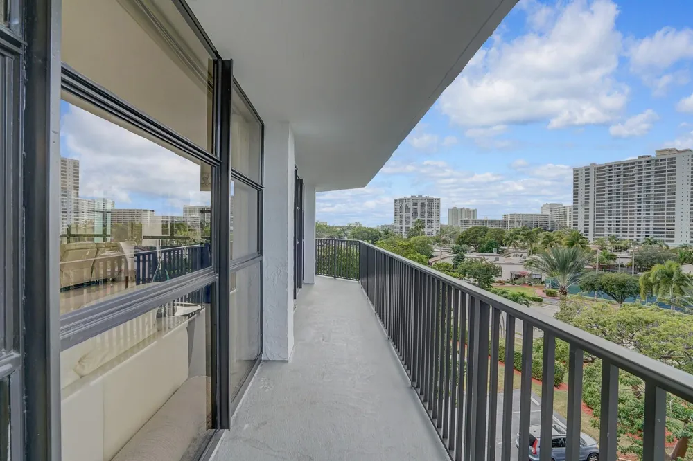 600 Parkview Drive #531 Hallandale Beach, FL 33009