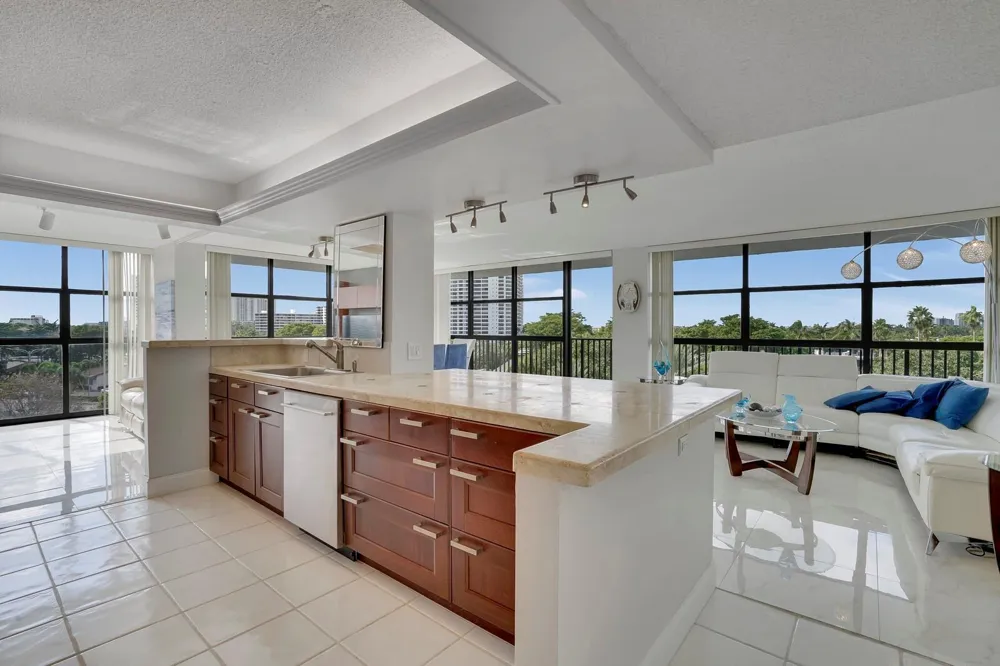 600 Parkview Drive #531 Hallandale Beach, FL 33009