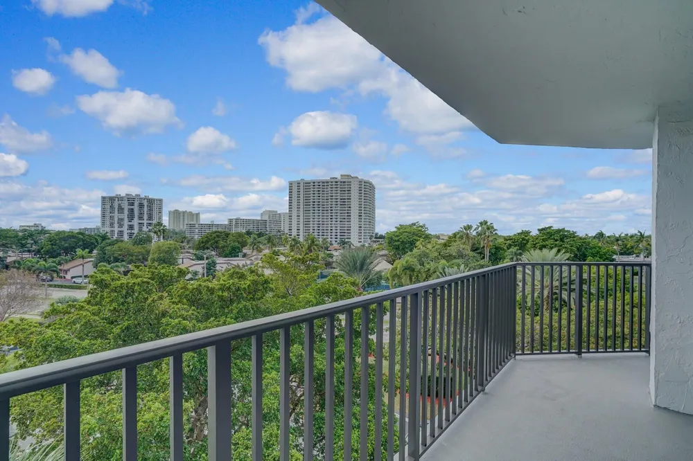 600 Parkview Drive #531 Hallandale Beach, FL 33009
