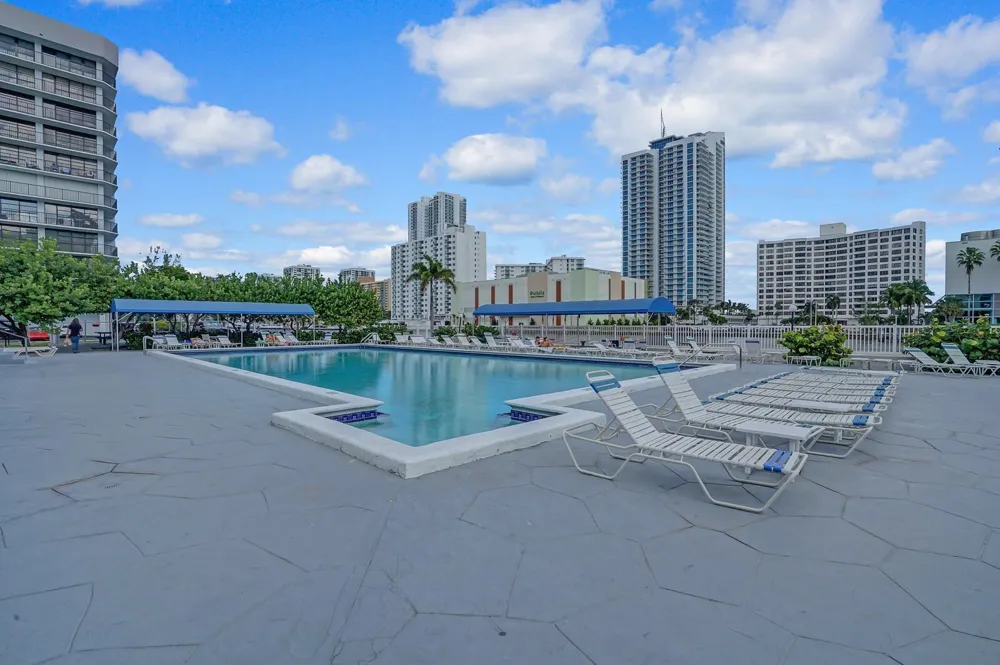 600 Parkview Drive #531 Hallandale Beach, FL 33009