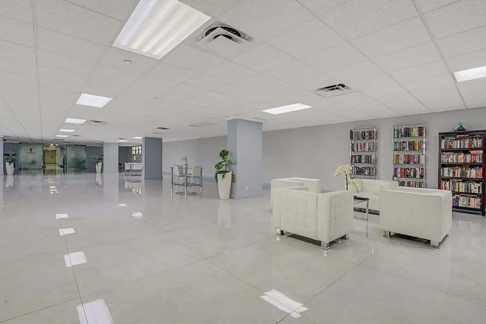 600 Parkview Drive #531 Hallandale Beach, FL 33009