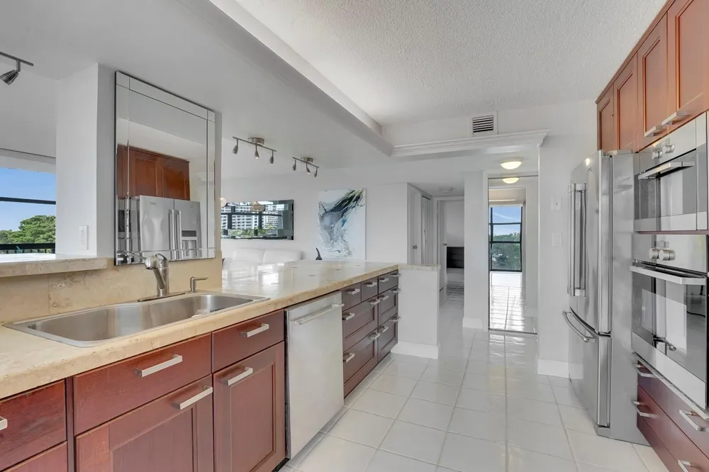 600 Parkview Drive #531 Hallandale Beach, FL 33009