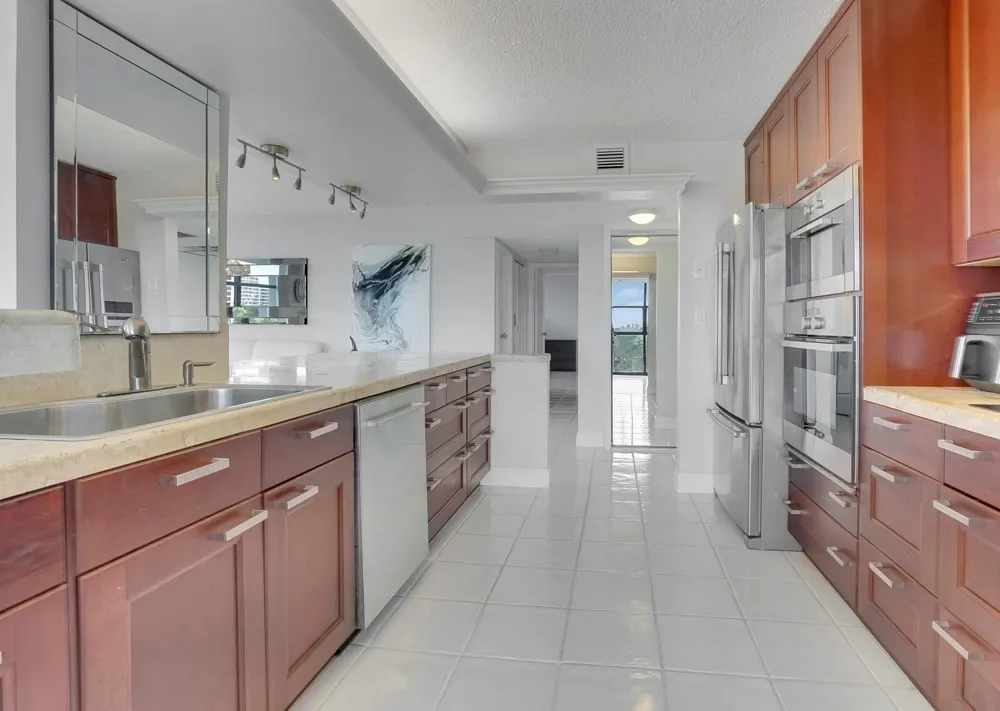 600 Parkview Drive #531 Hallandale Beach, FL 33009