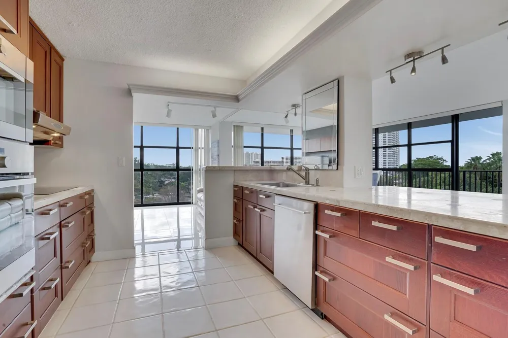 600 Parkview Drive #531 Hallandale Beach, FL 33009