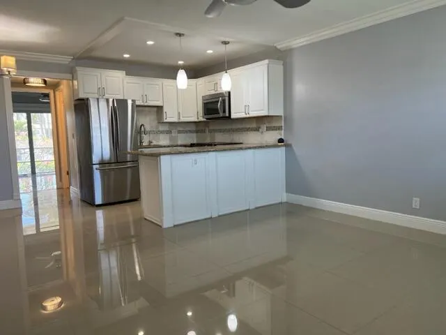 800 W Horizons W #211 Boynton Beach, FL 33435
