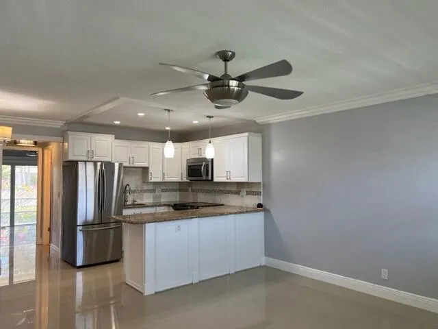 800 W Horizons W #211 Boynton Beach, FL 33435