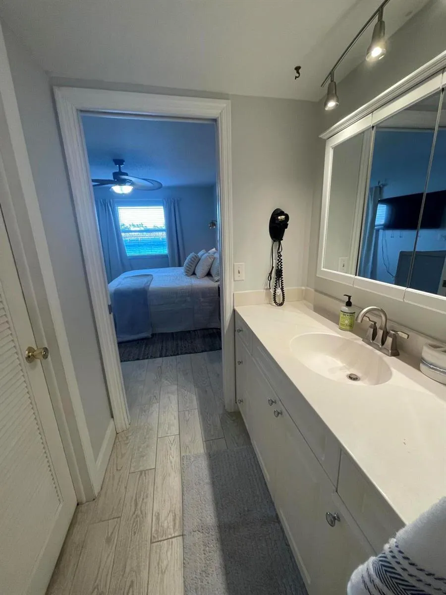 410 Wilma Circle #103 Riviera Beach, FL 33404