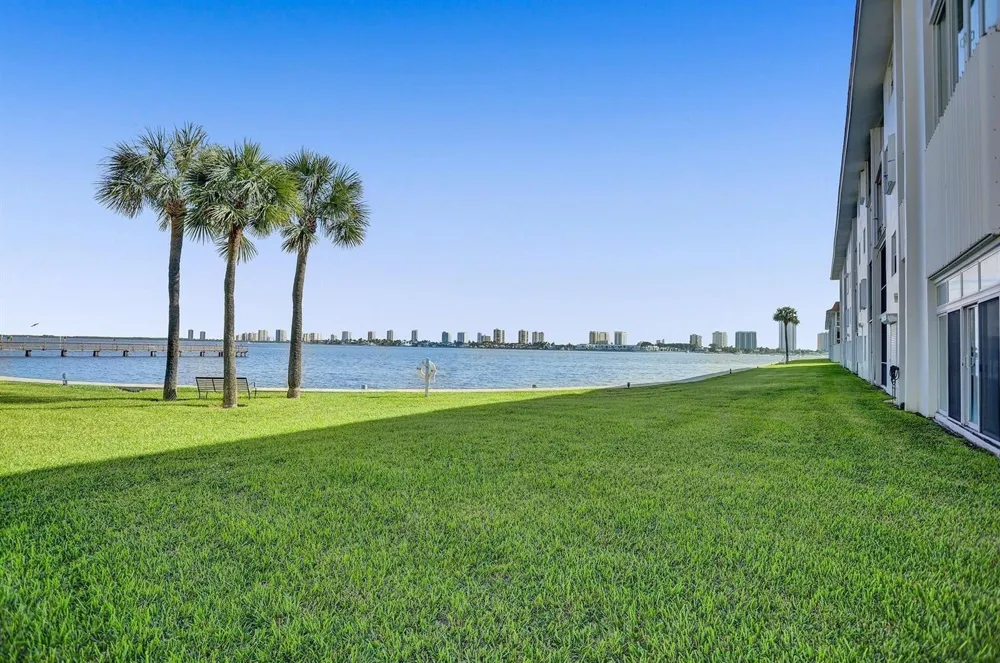 410 Wilma Circle #103 Riviera Beach, FL 33404