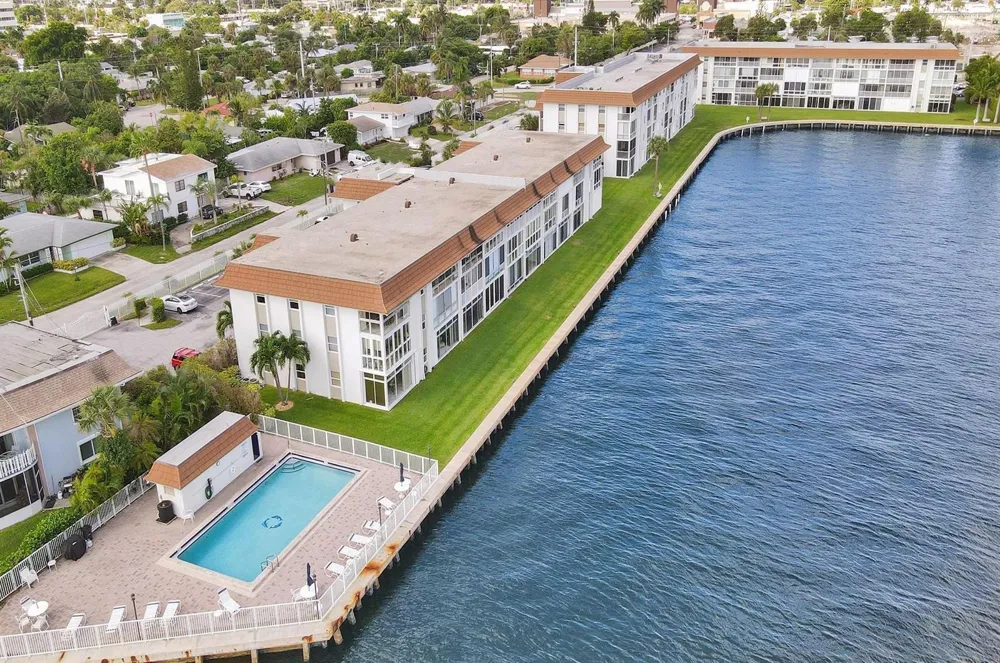 410 Wilma Circle #103 Riviera Beach, FL 33404