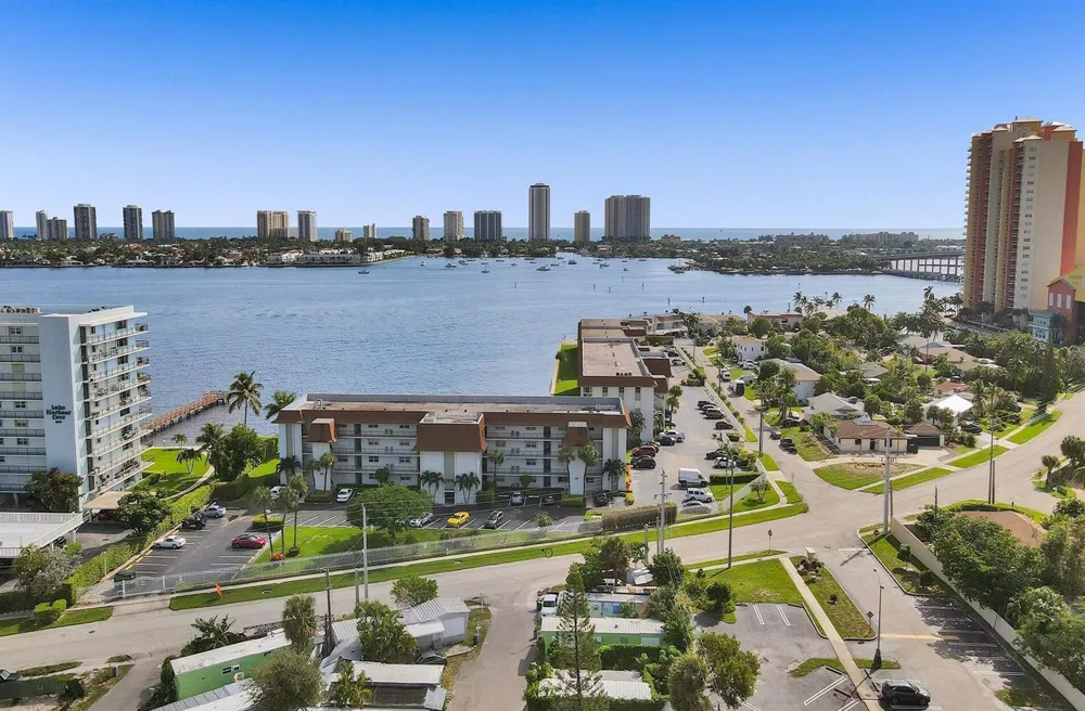 410 Wilma Circle #103 Riviera Beach, FL 33404