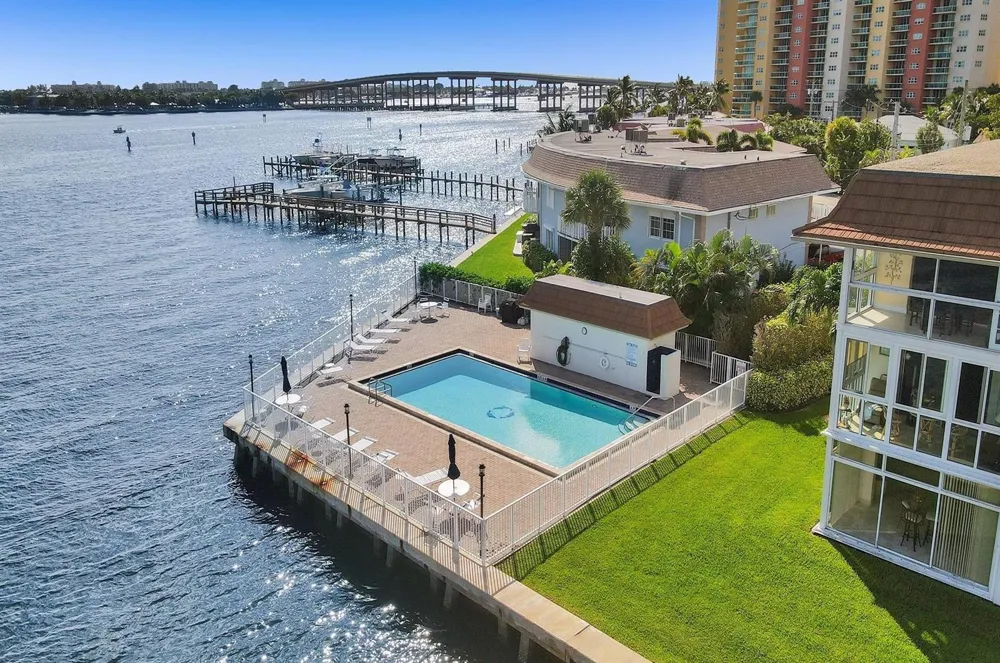 410 Wilma Circle #103 Riviera Beach, FL 33404