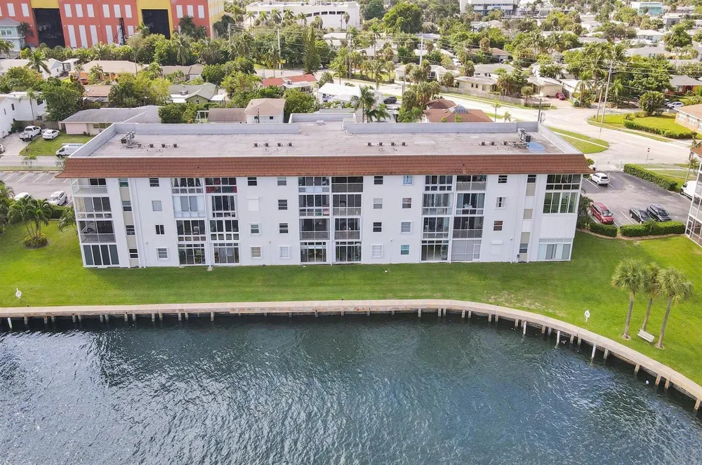 410 Wilma Circle #103 Riviera Beach, FL 33404