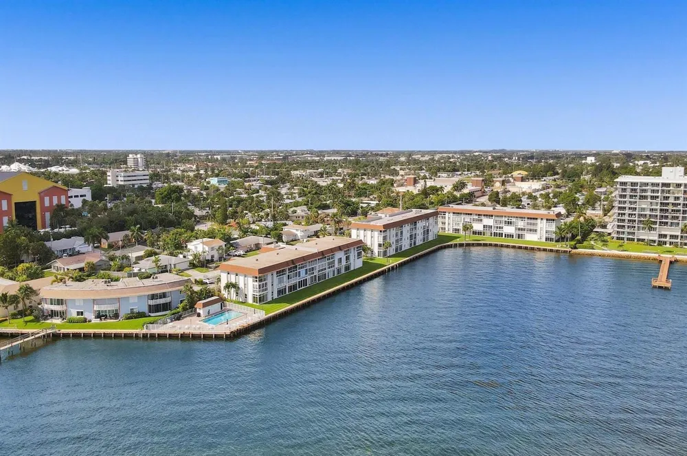410 Wilma Circle #103 Riviera Beach, FL 33404