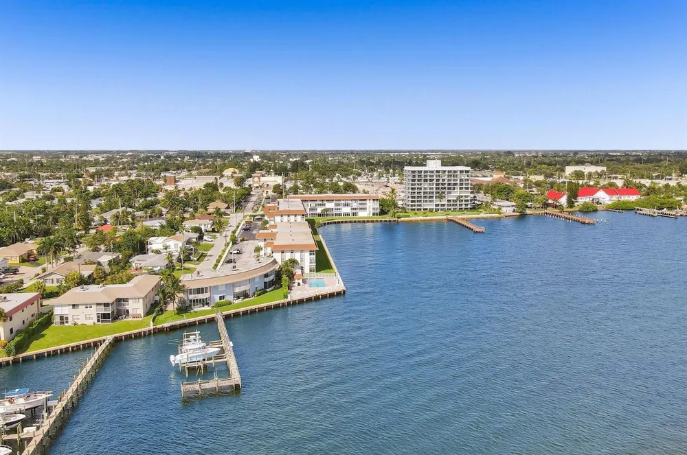 410 Wilma Circle #103 Riviera Beach, FL 33404