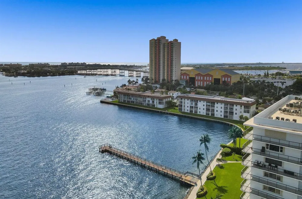410 Wilma Circle #103 Riviera Beach, FL 33404