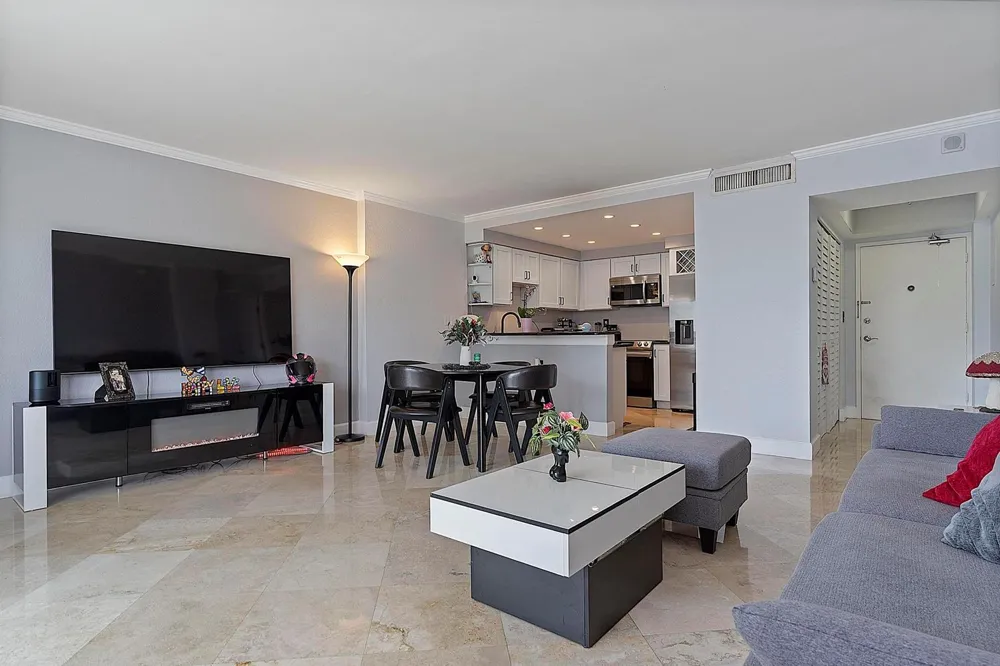2900 NE 30th Street #Apt 8j Fort Lauderdale, FL 33306