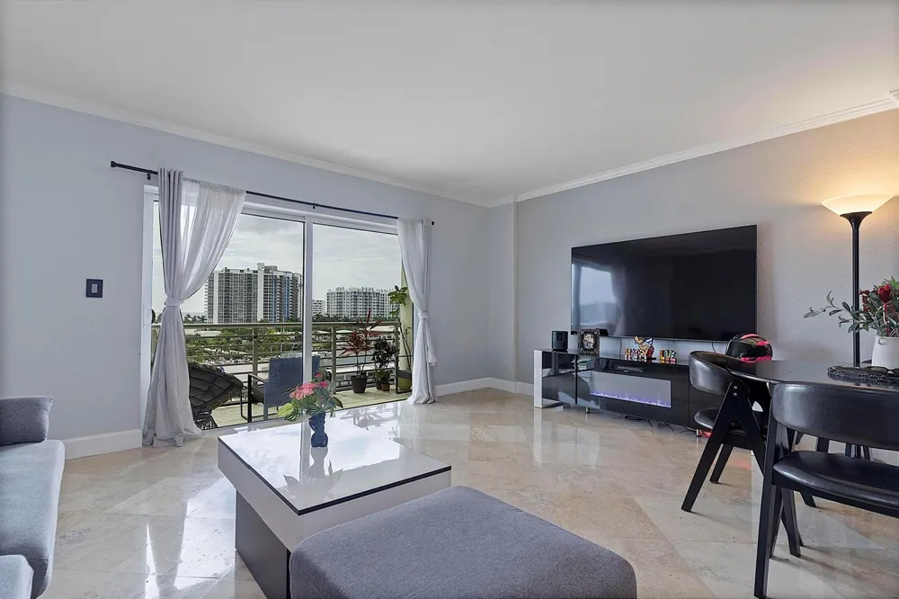 2900 NE 30th Street #Apt 8j Fort Lauderdale, FL 33306