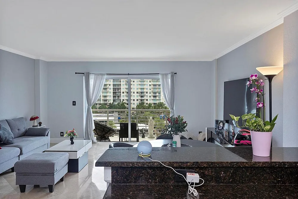 2900 NE 30th Street #Apt 8j Fort Lauderdale, FL 33306