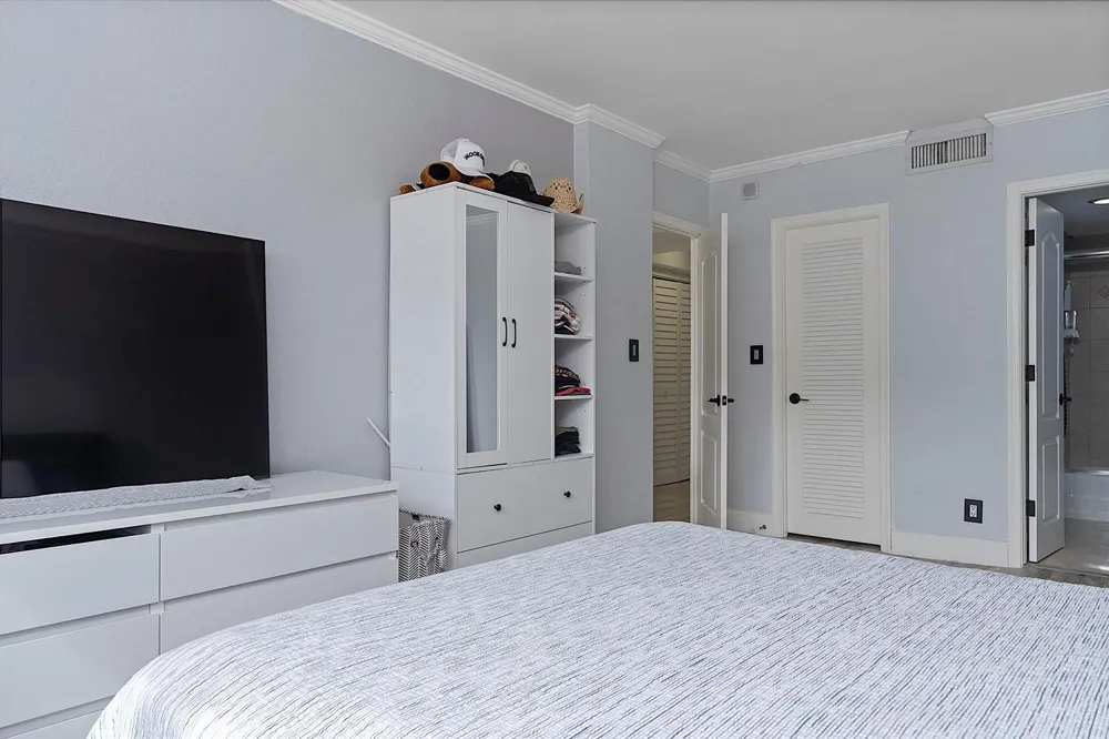 2900 NE 30th Street #Apt 8j Fort Lauderdale, FL 33306