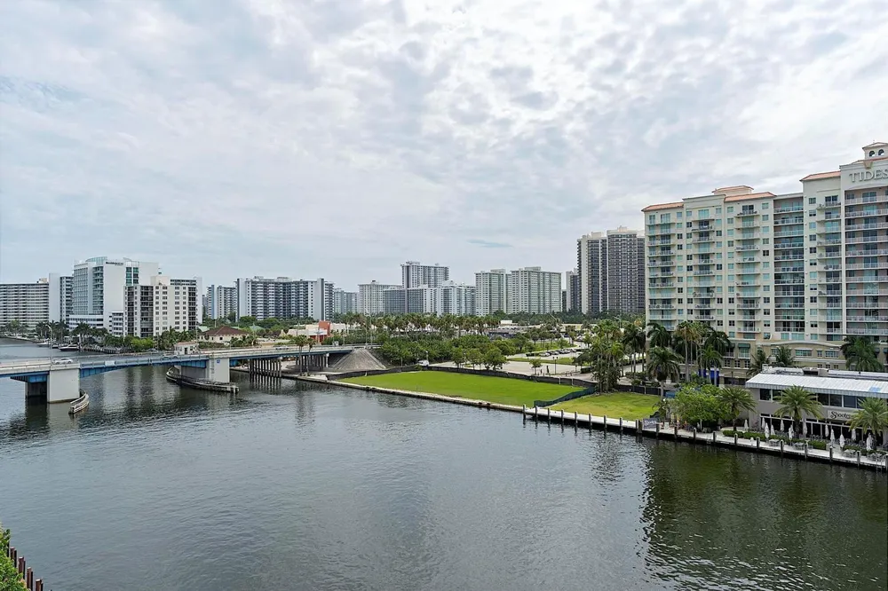 2900 NE 30th Street #Apt 8j Fort Lauderdale, FL 33306