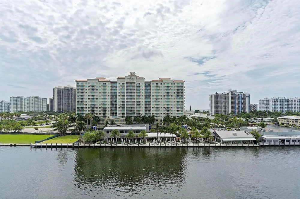 2900 NE 30th Street #Apt 8j Fort Lauderdale, FL 33306