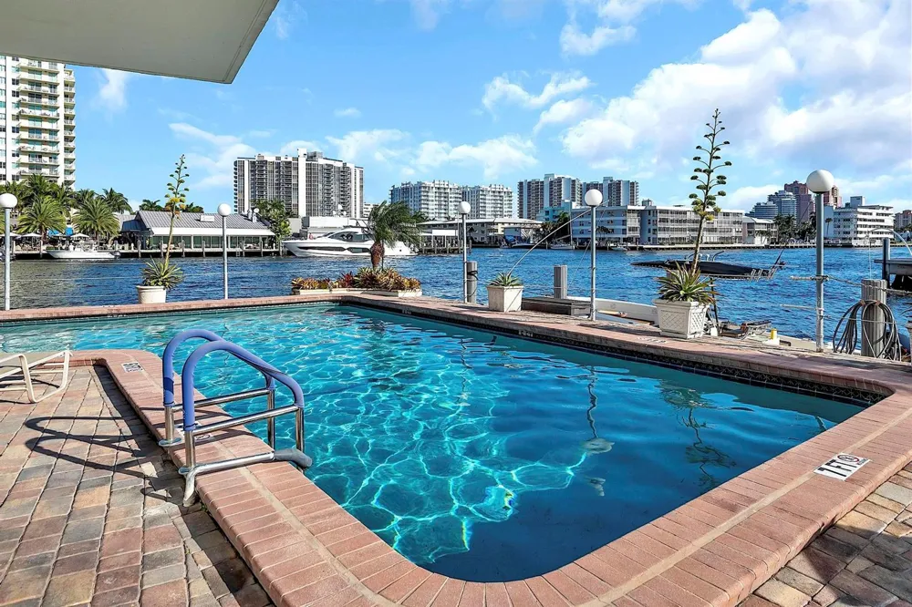 2900 NE 30th Street #Apt 8j Fort Lauderdale, FL 33306
