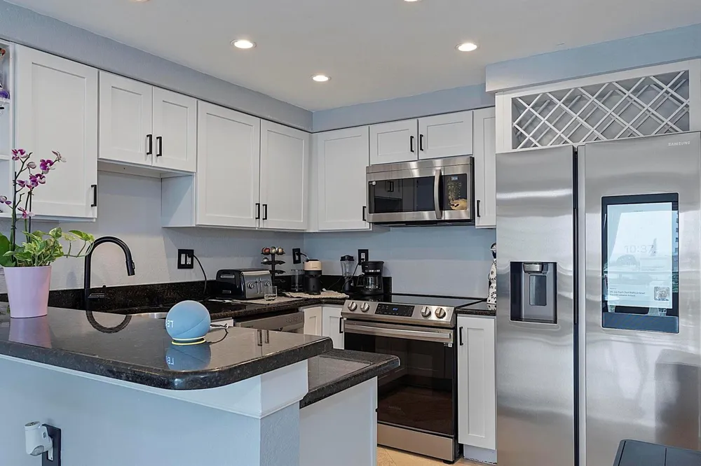 2900 NE 30th Street #Apt 8j Fort Lauderdale, FL 33306