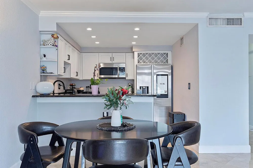 2900 NE 30th Street #Apt 8j Fort Lauderdale, FL 33306