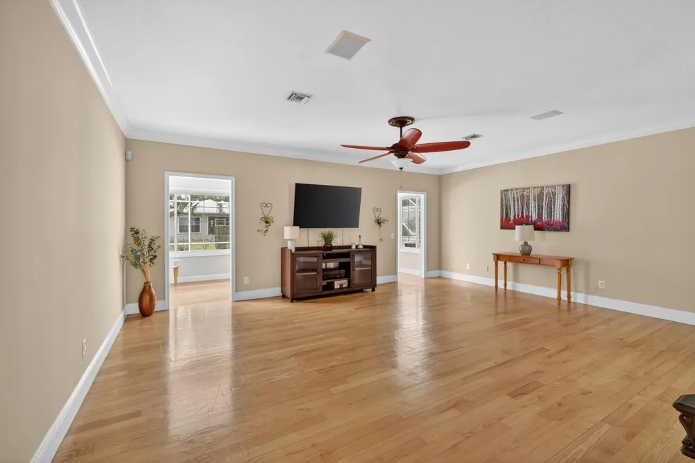 137 38TH COURT Vero Beach, FL 32968