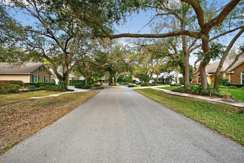 137 38TH COURT Vero Beach, FL 32968