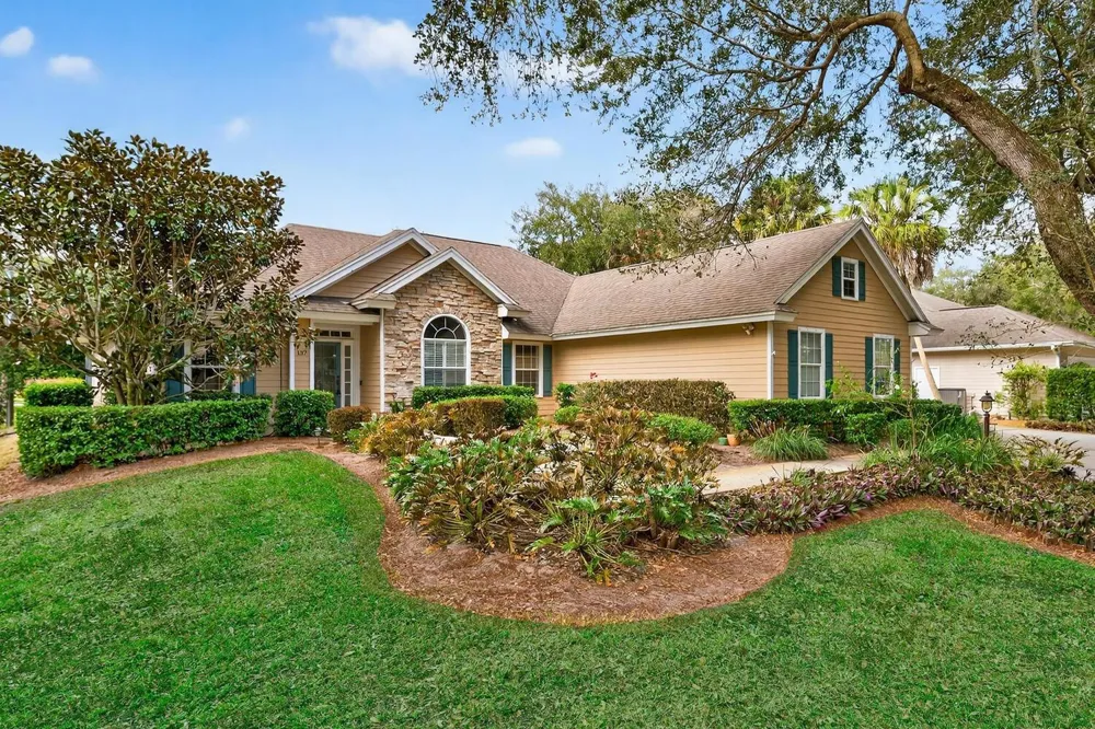 137 38TH COURT Vero Beach, FL 32968
