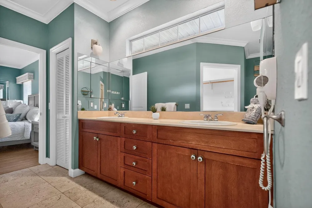 137 38TH COURT Vero Beach, FL 32968