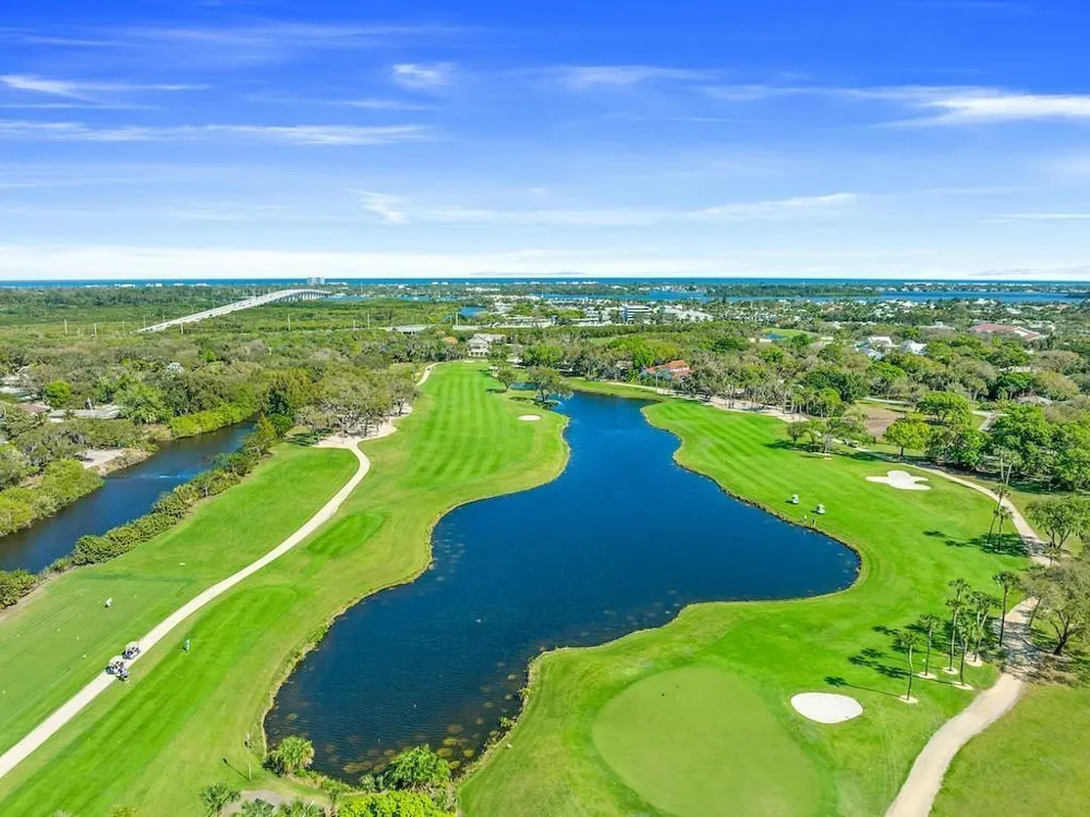 137 38TH COURT Vero Beach, FL 32968