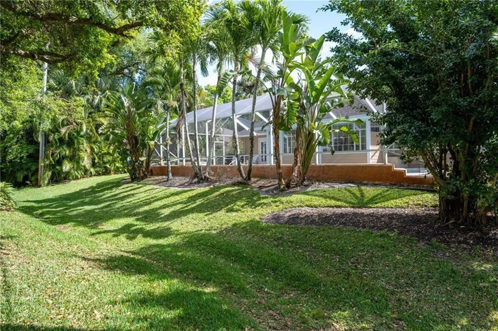 137 38TH COURT Vero Beach, FL 32968