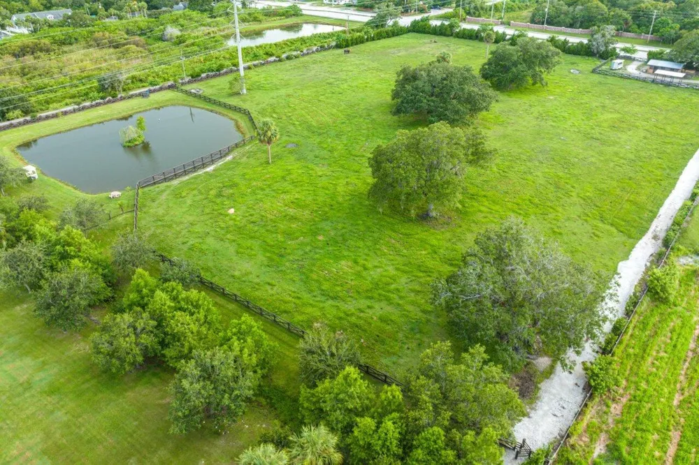 4560 S 25th Street Fort Pierce, FL 34981