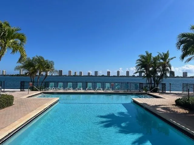 1140 Lake Shore Drive #206 Lake Park, FL 33403
